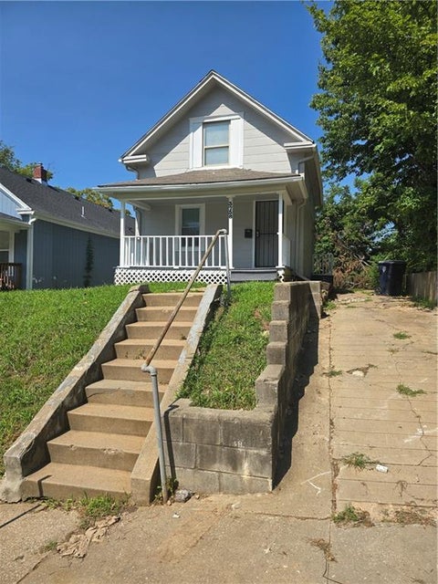 Photo of 3738 BROOKLYN Avenue, Kansas City, MO 64109 (MLS # 2635628)