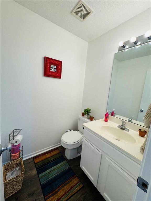 Kansas City, Missouri 64119, United States, 3 Bedrooms Bedrooms, ,3 BathroomsBathrooms,Residential,Active,225917