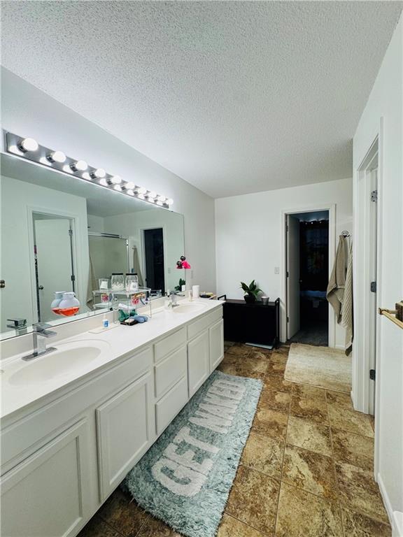 Kansas City, Missouri 64119, United States, 3 Bedrooms Bedrooms, ,3 BathroomsBathrooms,Residential,Active,225917