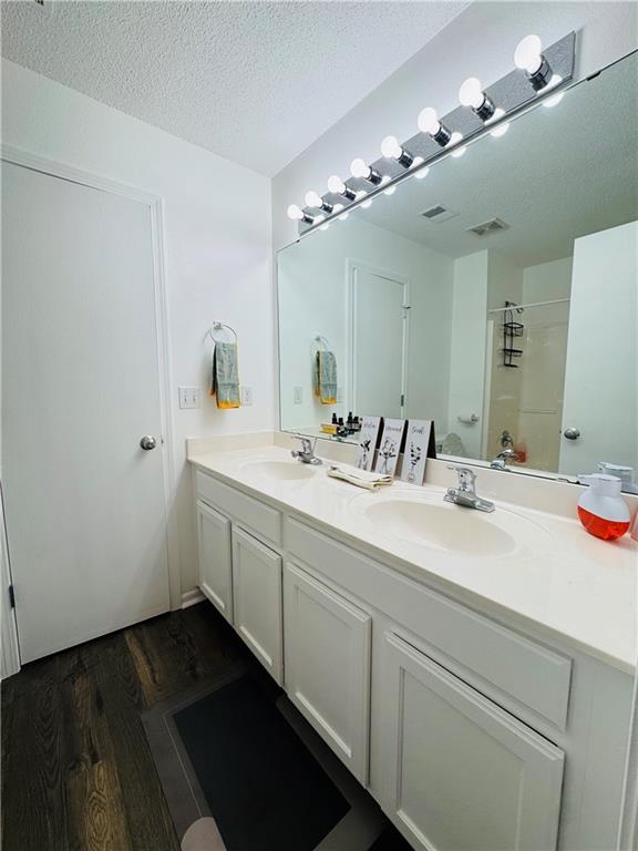 Kansas City, Missouri 64119, United States, 3 Bedrooms Bedrooms, ,3 BathroomsBathrooms,Residential,Active,225917