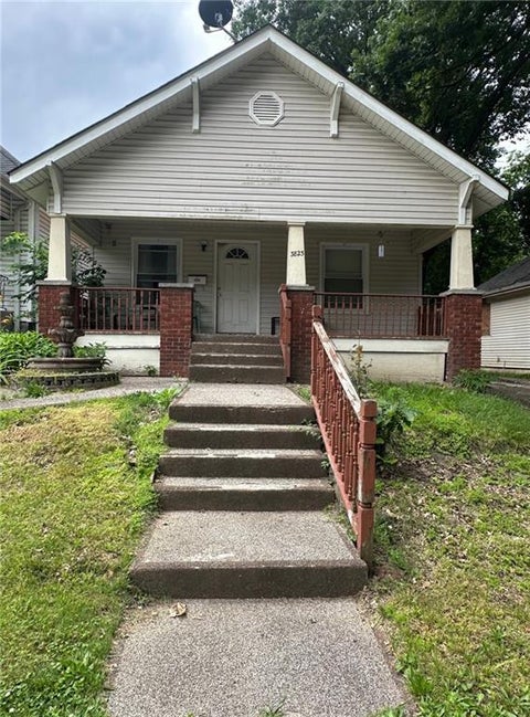 Photo of 3823 Ruby Avenue, Kansas City, KS 66106 (MLS # 2628942)
