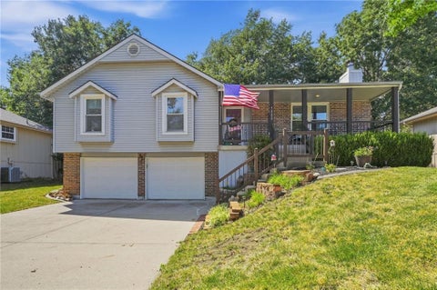 Photo of 1232 NE Florence Avenue, Lees Summit, MO 64086 (MLS # 2642260)