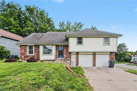 Photo of 1028 S LINDENWOOD Drive, Olathe, KS 66062 (MLS # 2624319)