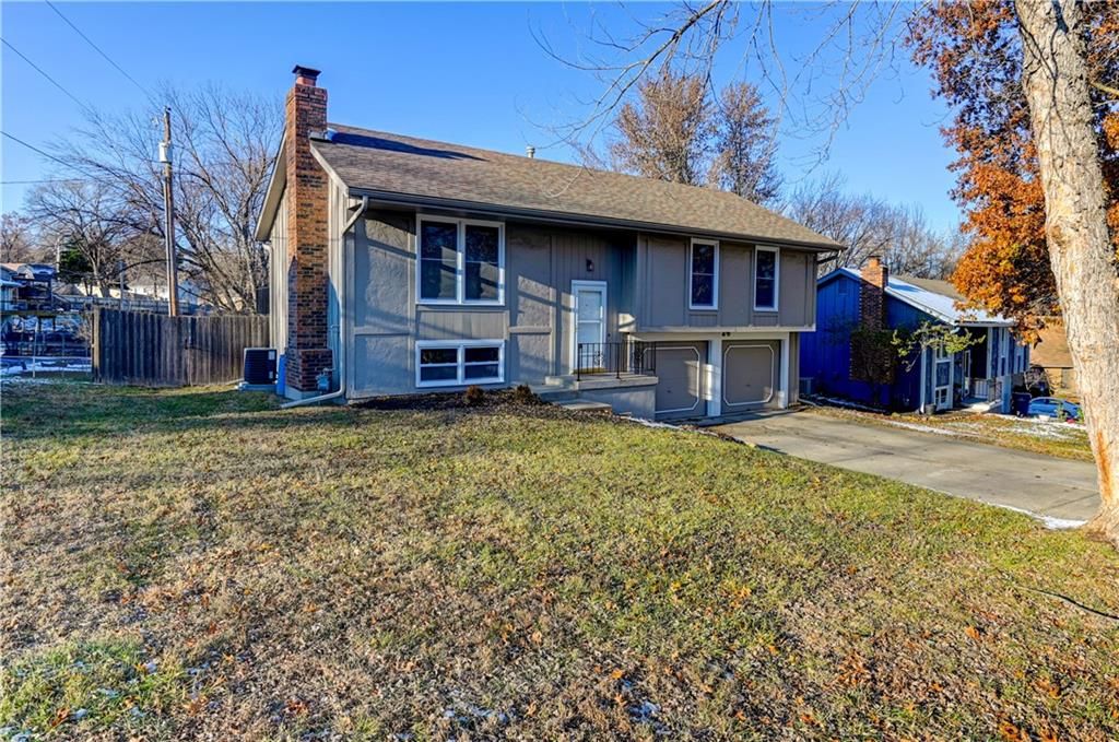 Photo of 74 Beauregarde Circle, Liberty, MO 64068 (MLS # 2589785)