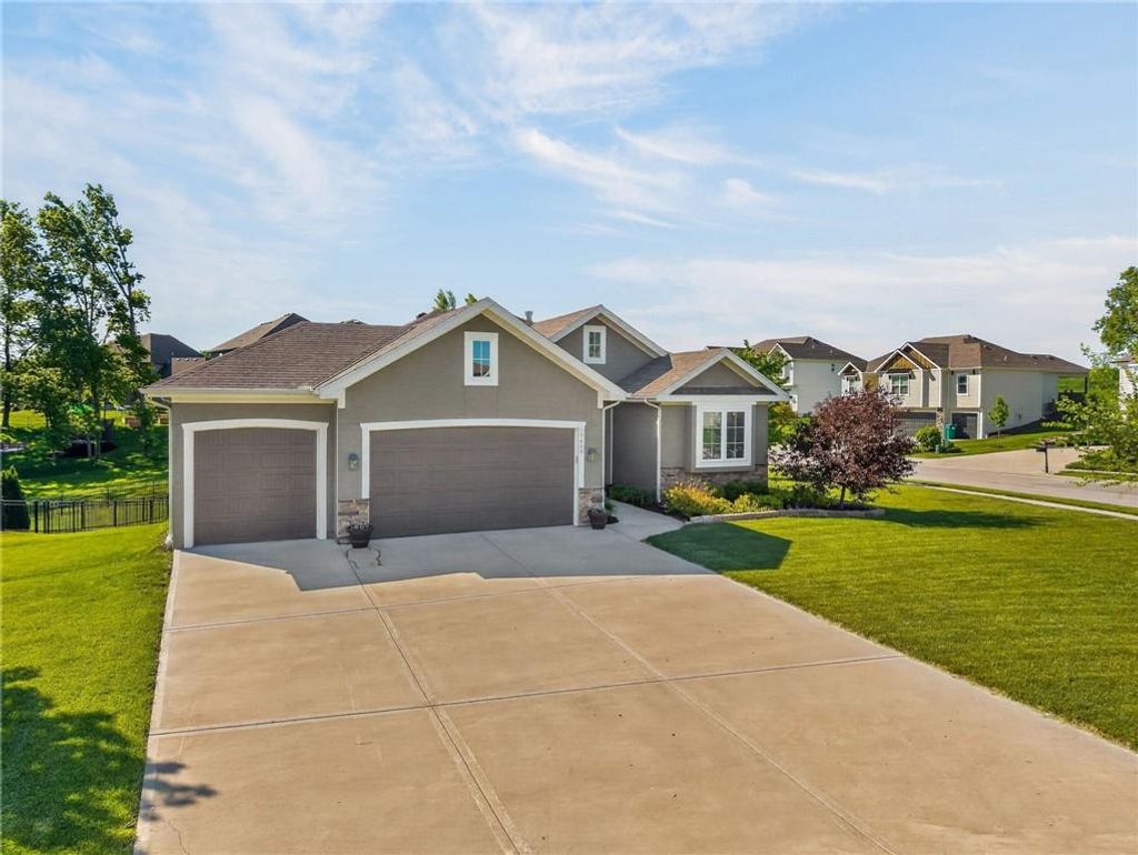 Photo of 17485 NW 128th Court, Platte City, MO 64079 (MLS # 2614278)