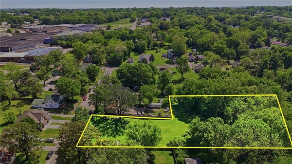 1013 W LINDEN AVE, INDEPENDENCE, MO 64052 - Image 2d1efc94c24a2ea7afa161d9be4b659f/1014388687