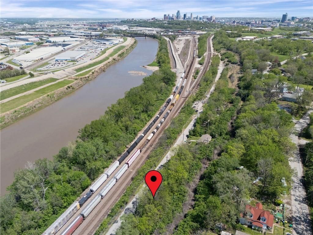 Photo of 573 Metropolitan Avenue, Kansas City, KS 66103 (MLS # 2614912)