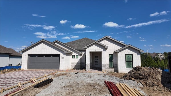 6635 MCCORMICK DR, SHAWNEE, KS 66226 - Image 2d2a0e60bf5f6f429fb23c263c7ec92d/2213197716