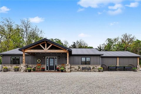 Photo of 16 S Lakeview Road, Mapleton, KS 66754 (MLS # 2614761)