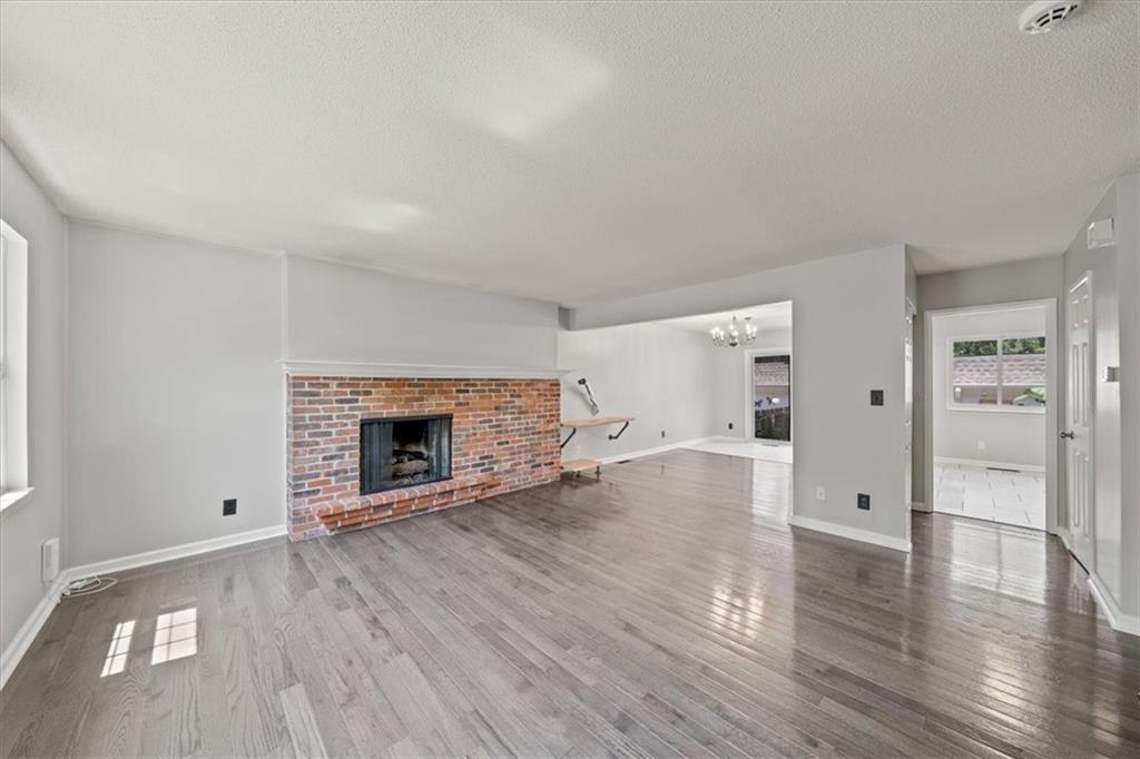 9519 Perry Lane