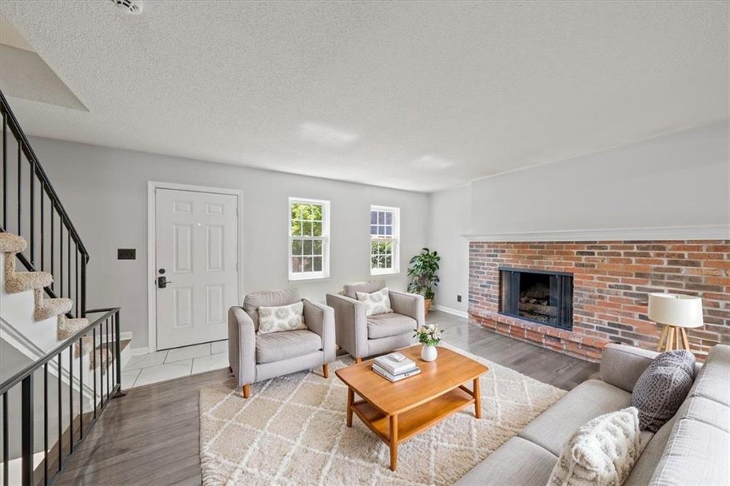9519 Perry Lane