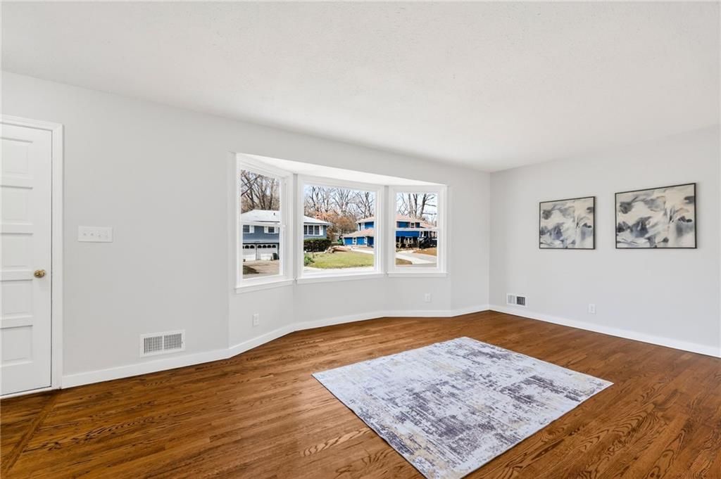 Photo of 13321 Applewood Drive, Grandview, MO 64030 (MLS # 2606343)