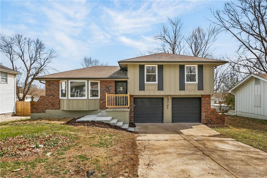 Photo of 13321 Applewood Drive, Grandview, MO 64030 (MLS # 2606343)