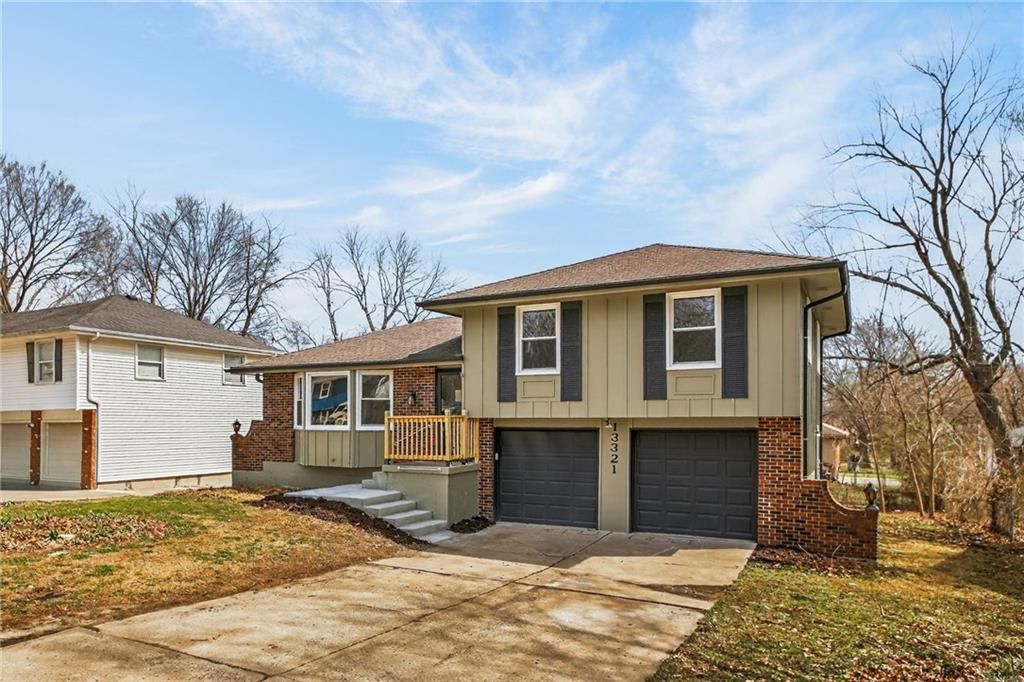 Photo of 13321 Applewood Drive, Grandview, MO 64030 (MLS # 2606343)