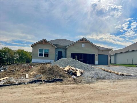Photo of 12153 N Virginia Avenue, Kansas City, MO 64165 (MLS # 2582208)