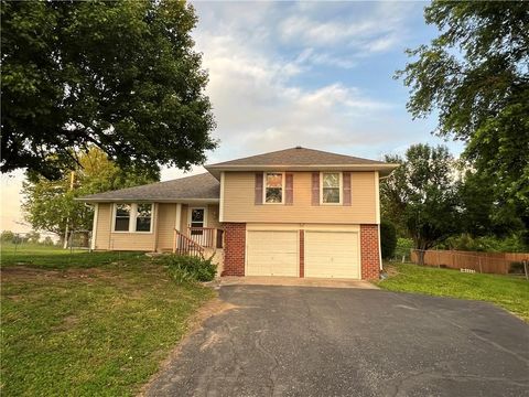 Photo of 20701 S Walker Road, Spring Hill, KS 66083 (MLS # 2617966)