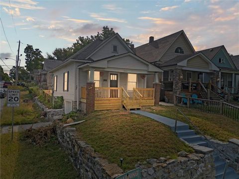 Photo of 1975 N Thompson Street, Kansas City, KS 66101 (MLS # 2579019)