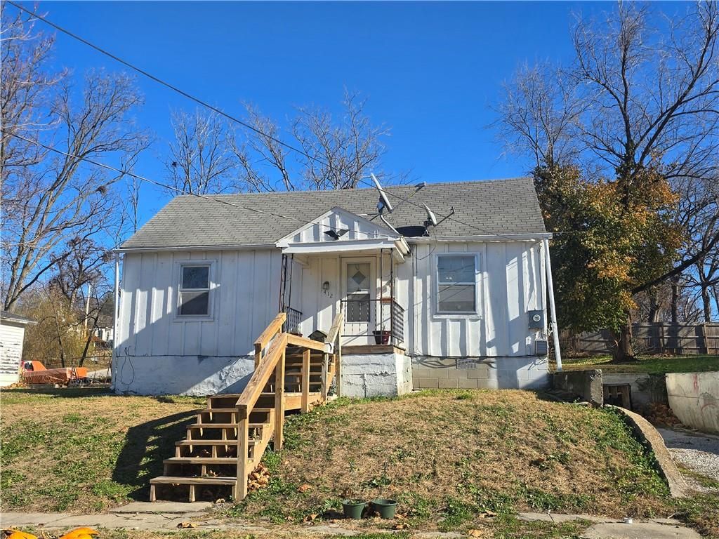 Photo of 412 N Folger Street, Carrollton, MO 64633 (MLS # 2592310)