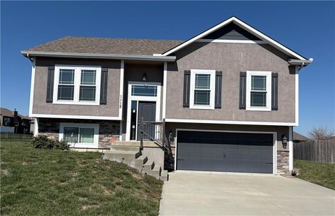 1112 SW 10th Terrace Oak Grove MO 64075