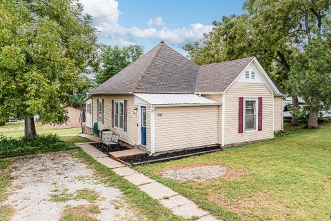 Photo of 301 W Lake Street, Mc Louth, KS 66054 (MLS # 2641232)
