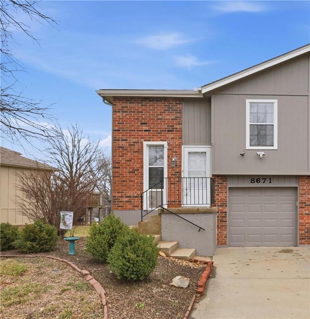 Photo of 8671 N Hull Avenue, Kansas City, MO 64154 (MLS # 2617601)
