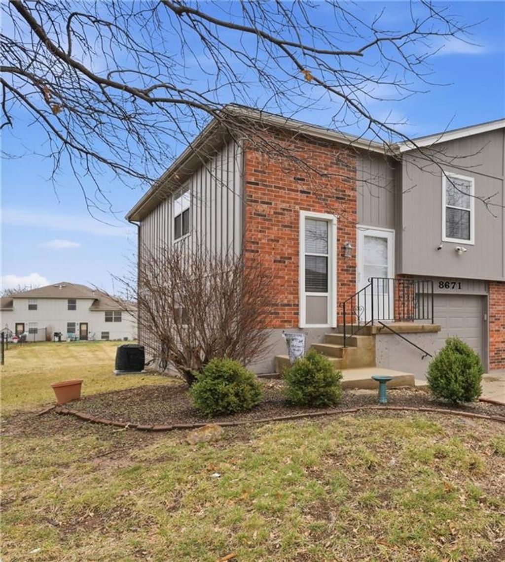 Photo of 8671 N Hull Avenue, Kansas City, MO 64154 (MLS # 2617601)