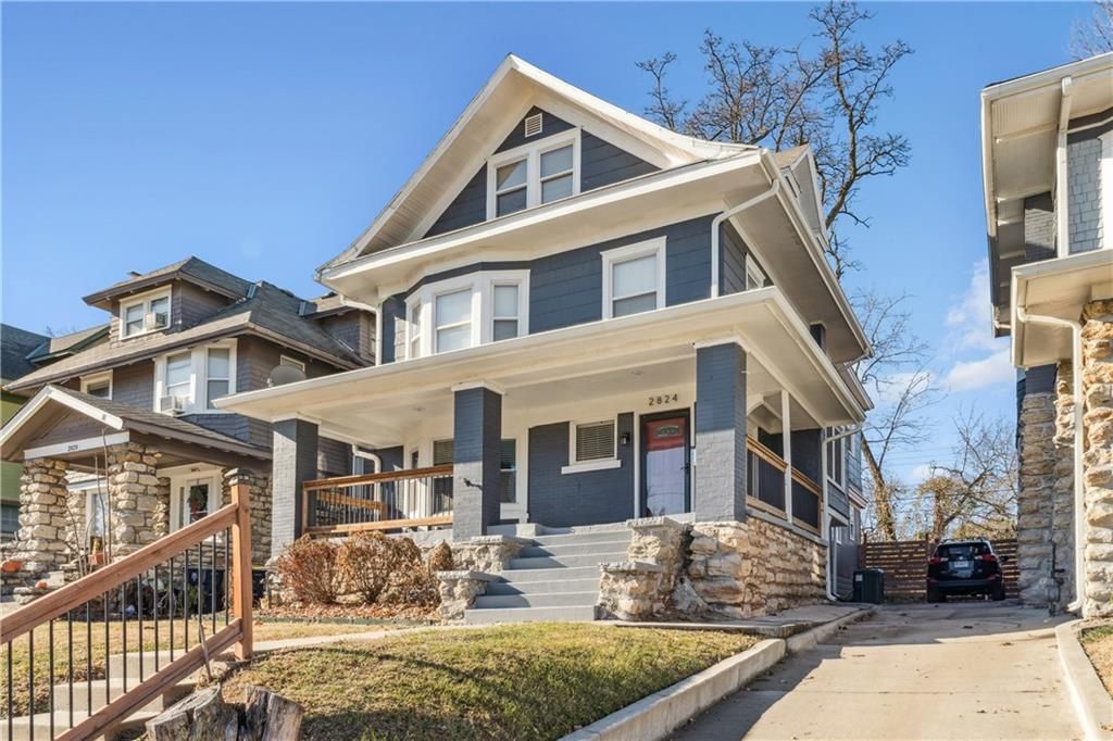 Photo of 2824 Tracy Avenue, Kansas City, MO 64109 (MLS # 2592236)
