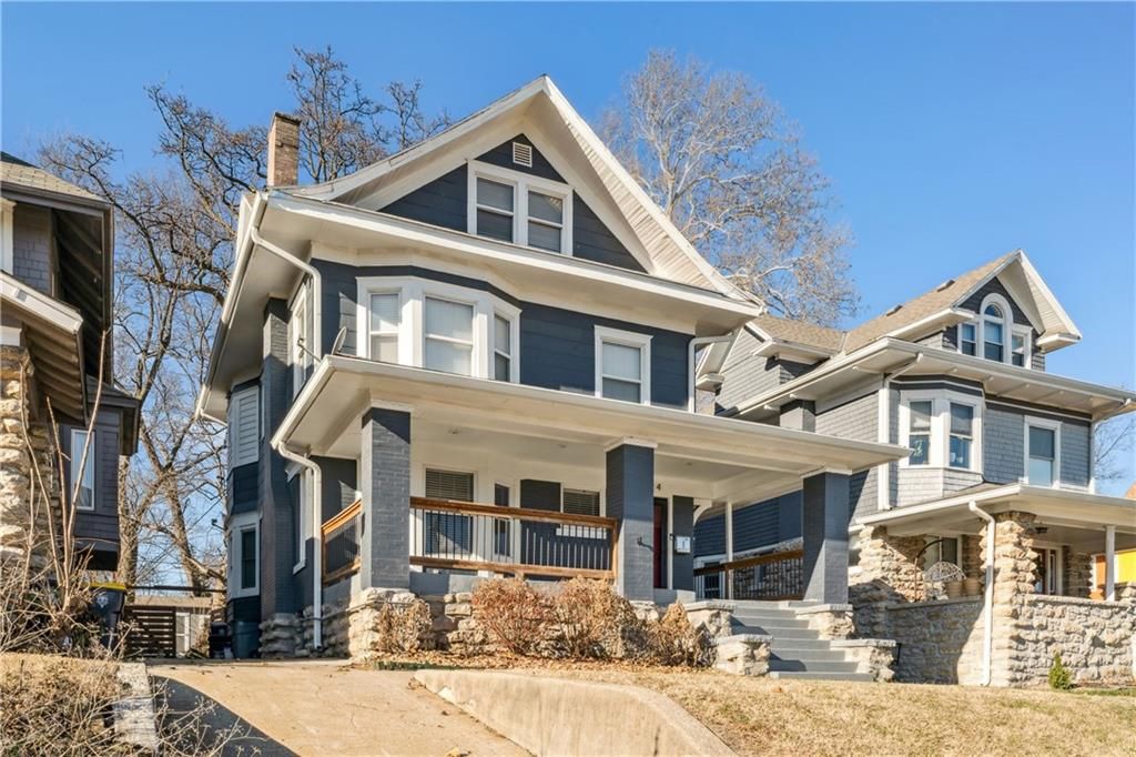 Photo of 2824 Tracy Avenue, Kansas City, MO 64109 (MLS # 2592236)