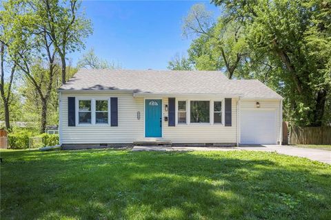 Photo of 8118 Mackey Street, Overland Park, KS 66204 (MLS # 2616739)