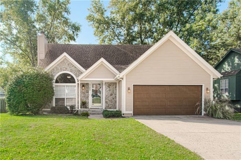 Photo of 1133 E Charlotte Town Road, Olathe, KS 66061 (MLS # 2646929)