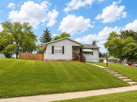 Photo of 921 E 2ND Street, Maryville, MO 64468 (MLS # 2622937)