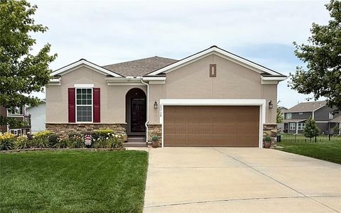 Photo of 23728 W 92nd Terrace, Lenexa, KS 66227 (MLS # 2629258)