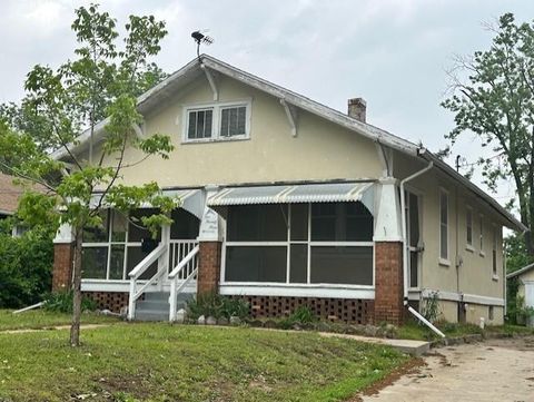 Photo of 229 S Oak Street, Nevada, MO 64772 (MLS # 2616699)
