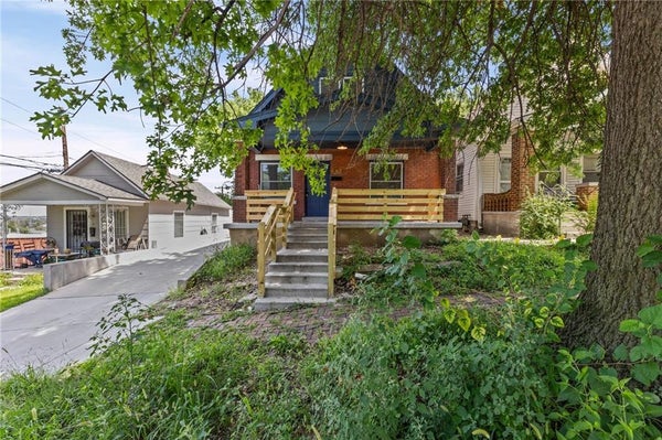 11 S TREMONT ST, KANSAS CITY, KS 66101 - Image 2e8e795fcfd9585af02dcbbe5ff5afac/3837782011