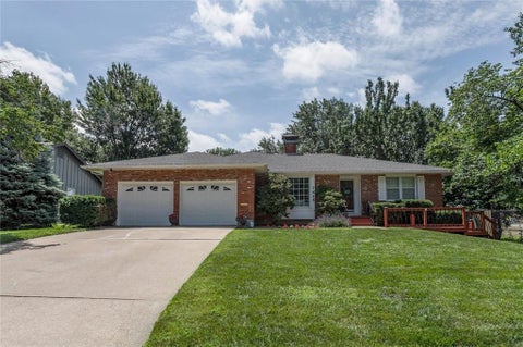 Photo of 7415 W 74th Street, Overland Park, KS 66204 (MLS # 2628752)