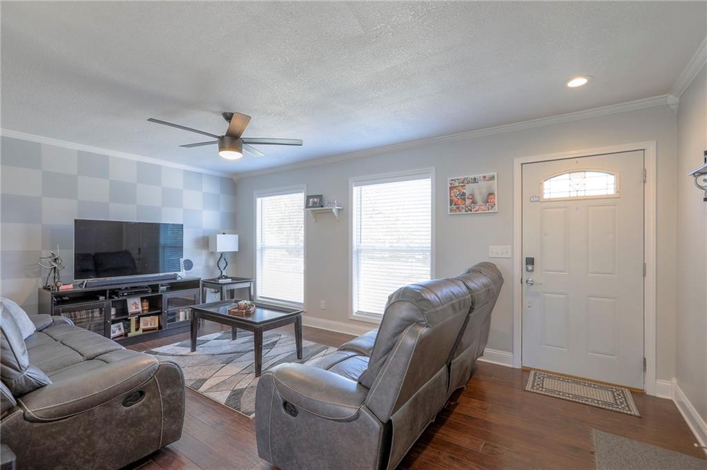 1521 Lexington Road