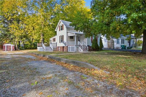 Photo of 228 Sheidley Avenue, Bonner Springs, KS 66012 (MLS # 2584743)