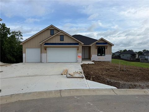 Photo of 4802 NE 86th Terrace, Kansas City, MO 64156 (MLS # 2625828)