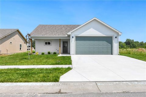 1301 NE White Oaks Lane Oak Grove MO 64075