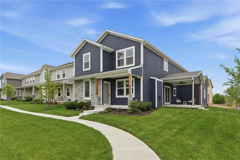 Photo of 16872 W 164th Terrace, Olathe, KS 66062 (MLS # 2613812)