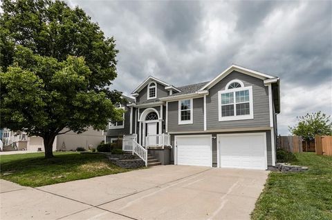 Photo of 12106 E 214th Street, Peculiar, MO 64078 (MLS # 2617662)