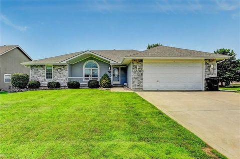 2151 Shenandoah Drive, Leavenworth, KS 66048 - #: 2558414