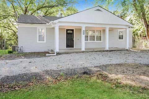 Photo of 1904 N KENDALL Road, Independence, MO 64058 (MLS # 2636940)