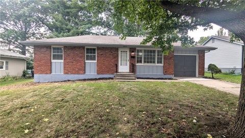Photo of 4002 S Hocker Avenue, Independence, MO 64055 (MLS # 2640516)