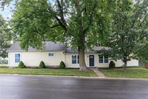 Photo of 601 S Webster Street, Spring Hill, KS 66083 (MLS # 2637756)