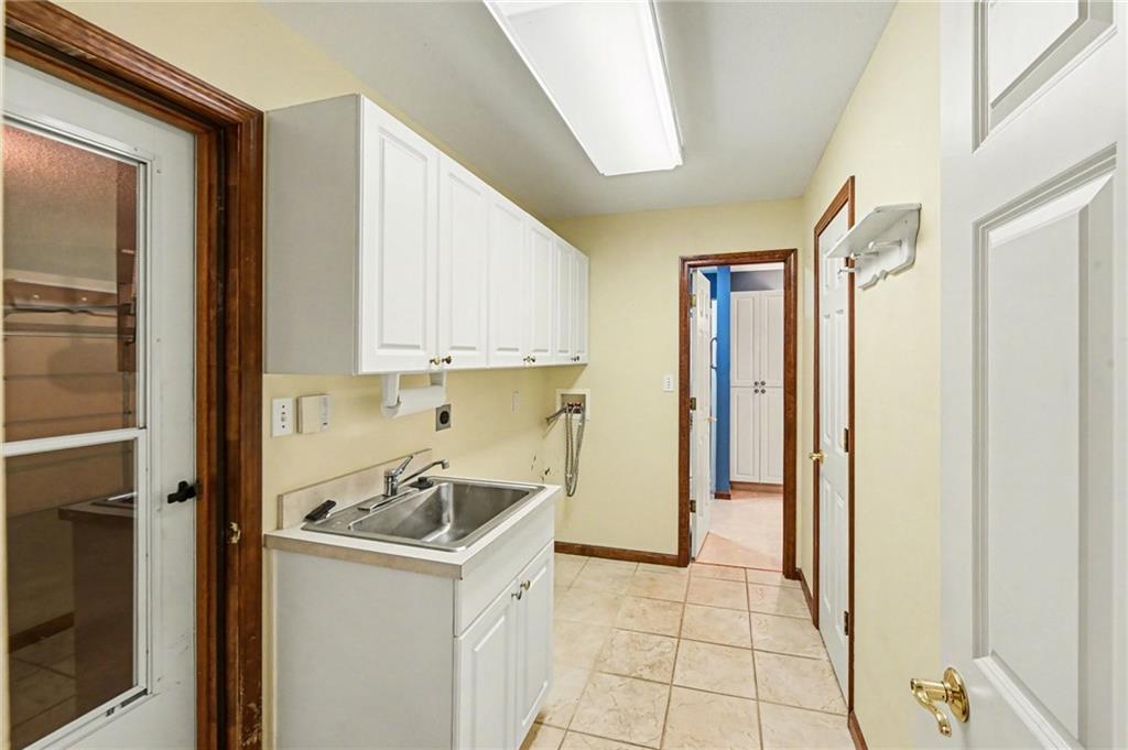 2448 SW Golf View Court