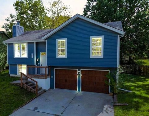 Photo of 8415 NE 110th Terrace, Kansas City, MO 64157 (MLS # 2581927)