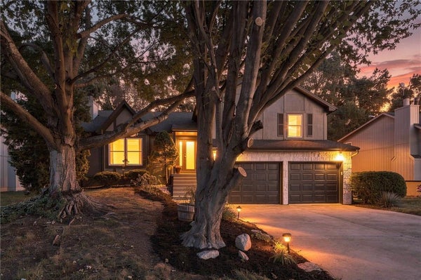 15205 LAMAR AVE, OVERLAND PARK, KS 66223 - Image 2f71963af4a8d30b4e641cee8972abac/3714019346