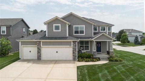 Photo of 18523 W 193rd Terrace, Spring Hill, KS 66083 (MLS # 2632583)