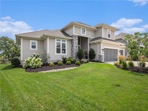 Photo of 17309 Stearns Street, Overland Park, KS 66221 (MLS # 2612412)